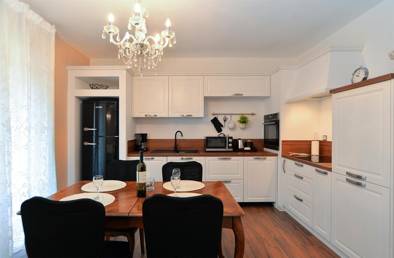 Apartments Marija 1089 ポレッチ エクステリア 写真