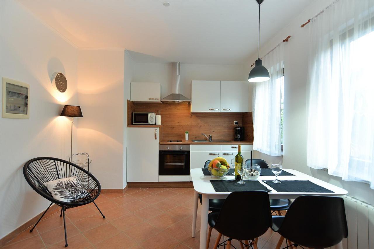 Apartments Marija 1089 ポレッチ エクステリア 写真