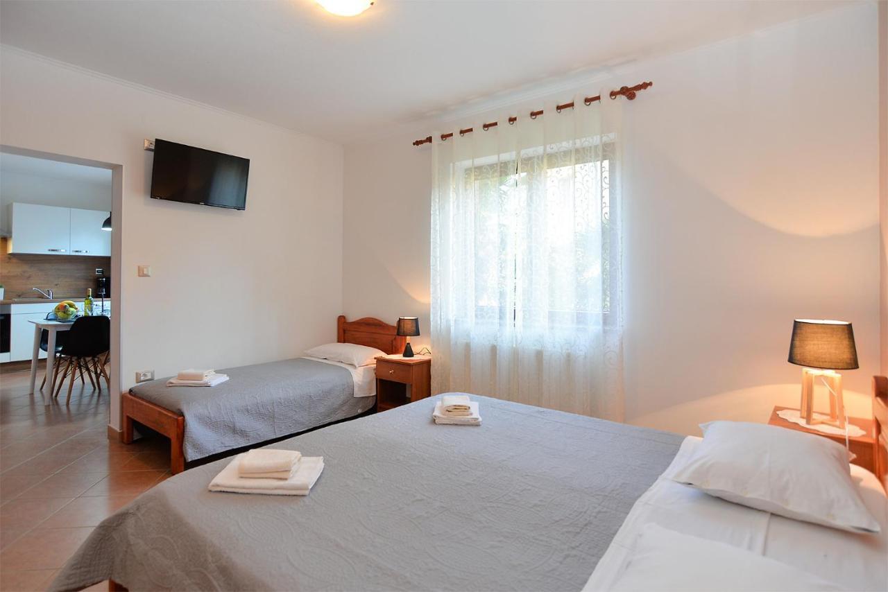 Apartments Marija 1089 ポレッチ エクステリア 写真