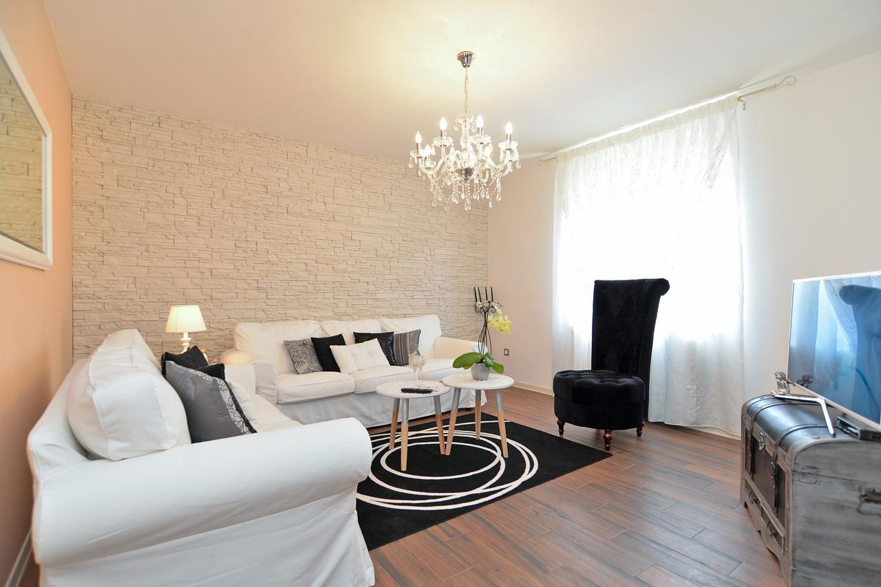 Apartments Marija 1089 ポレッチ エクステリア 写真